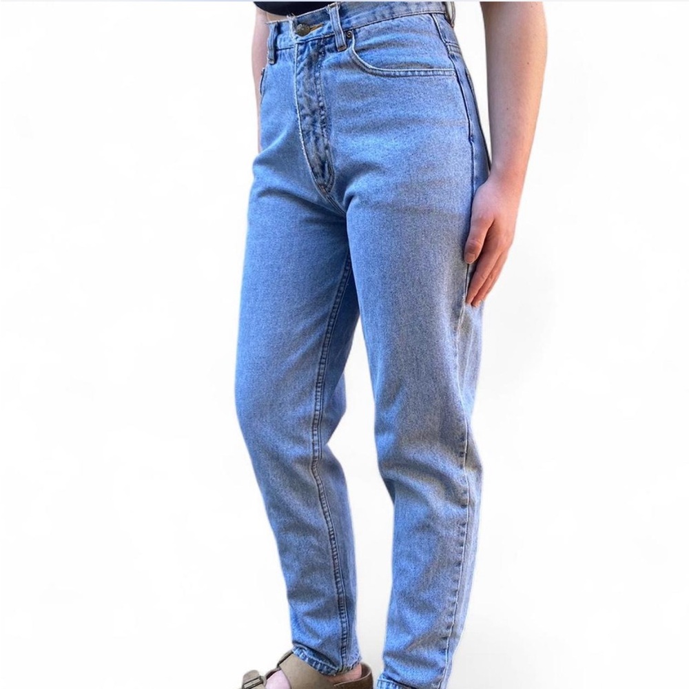 SOLD 🤍 vintage 90s light wash petite jeans